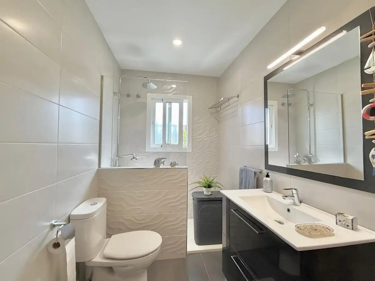 Bathroom of Detached homes for sale in Fuengirola  with Air Conditioner, Heating and Terrace