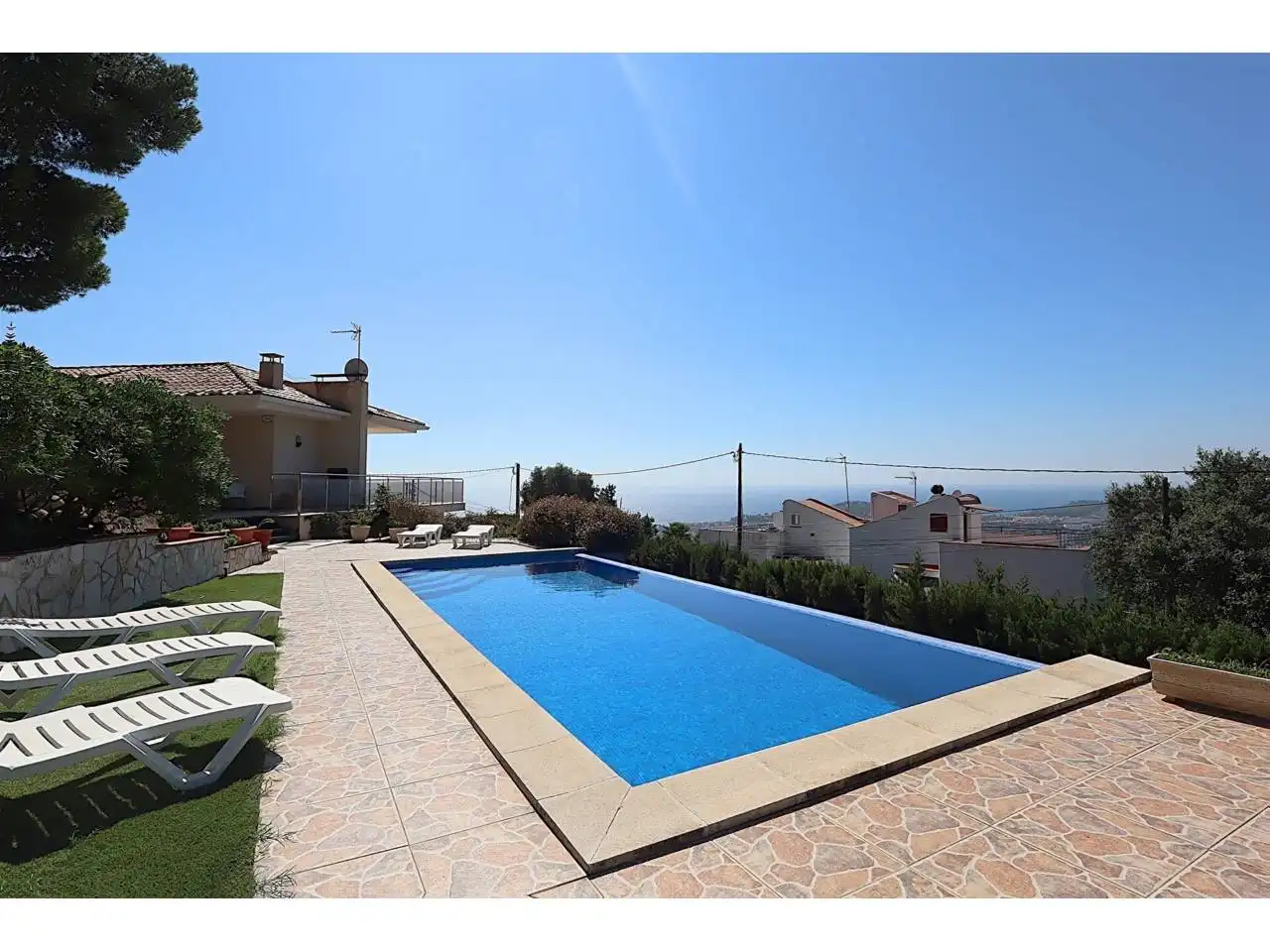 Casa amb piscina en venda a Calle Font dels Capellans