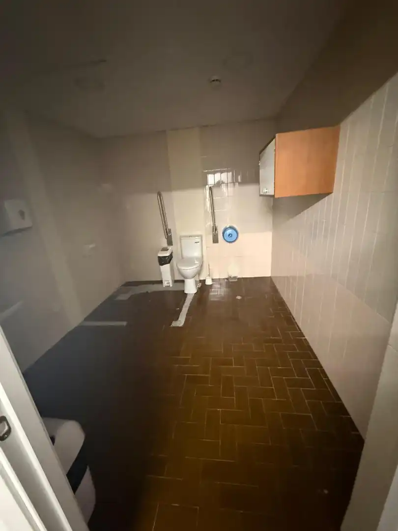 Bathroom of Commercial properties for rent in Esparreguera  with Air Conditioner and Heating