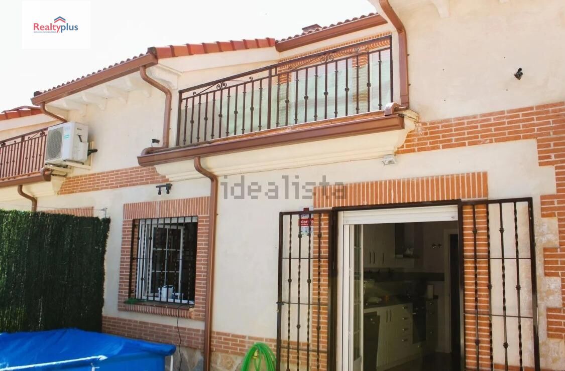 Exterior view of House or chalet for sale in Sotillo de la Adrada  with Heating, Private garden and Terrace