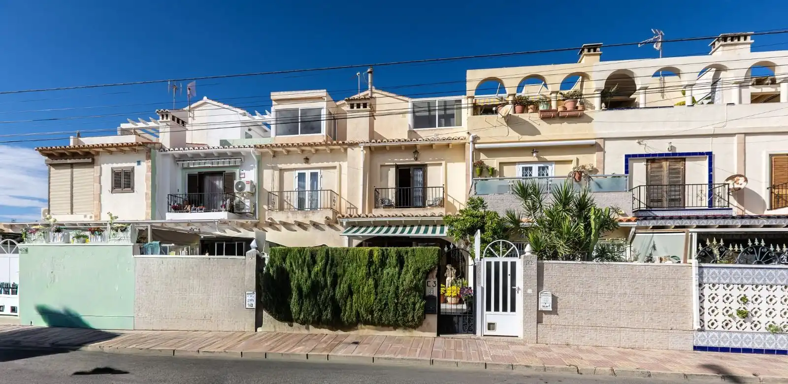 Vista exterior de Dúplex en venta en Torrevieja con Piscina comunitaria