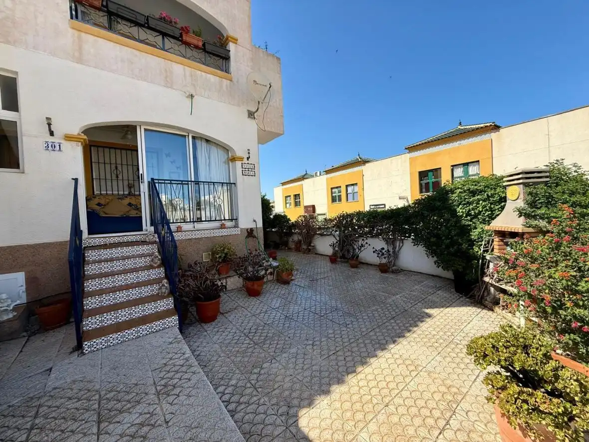 Vista exterior de Apartamento en venta en Santa Pola con Aire acondicionado, Calefacción y Terraza