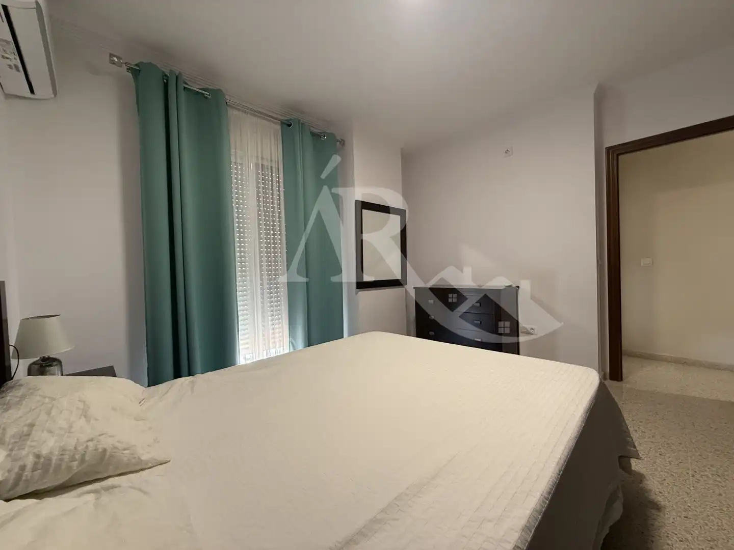 Dormitori de Casa adosada de lloguer en Umbrete amb Aire condicionat