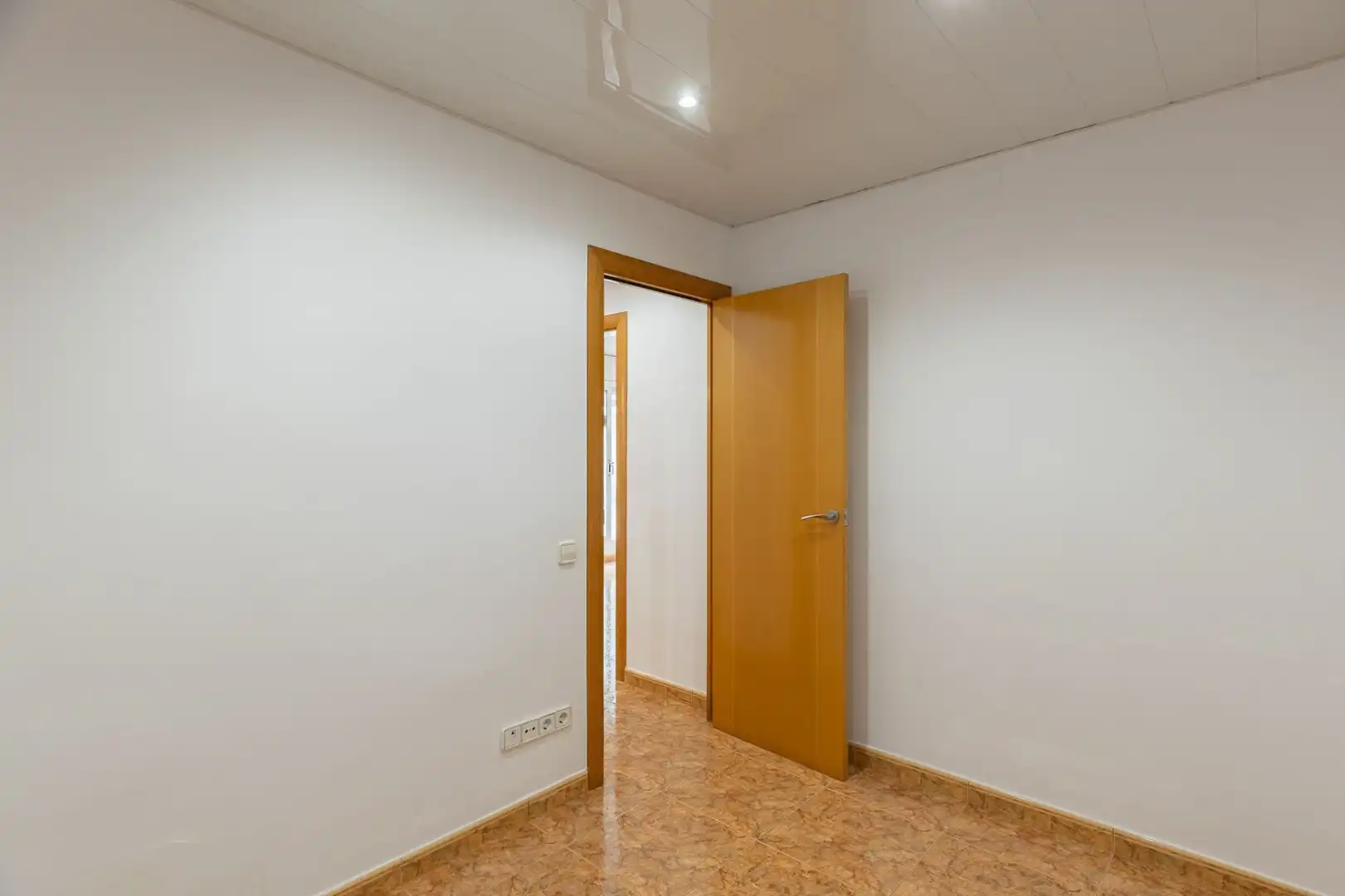 Flat for sale in Badalona  with Air Conditioner