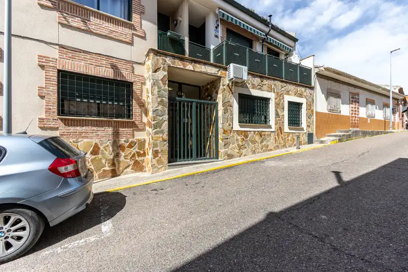 Vista exterior de Planta baja en venta en Yuncos con Aire acondicionado, Calefacción y Jardín privado