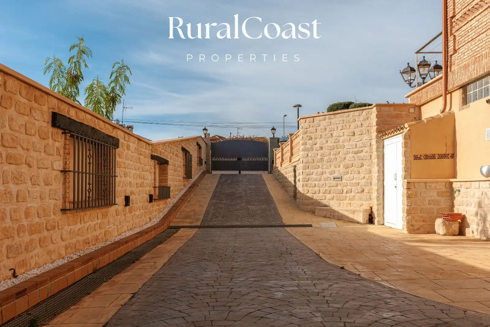 Vista exterior de Casa o xalet en venda en San Vicente del Raspeig / Sant Vicent del Raspeig amb Aire condicionat, Calefacció i Terrassa