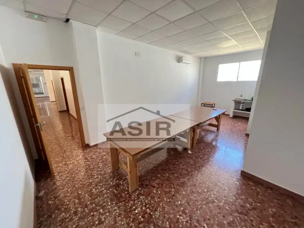 Industrial buildings for rent in Favara