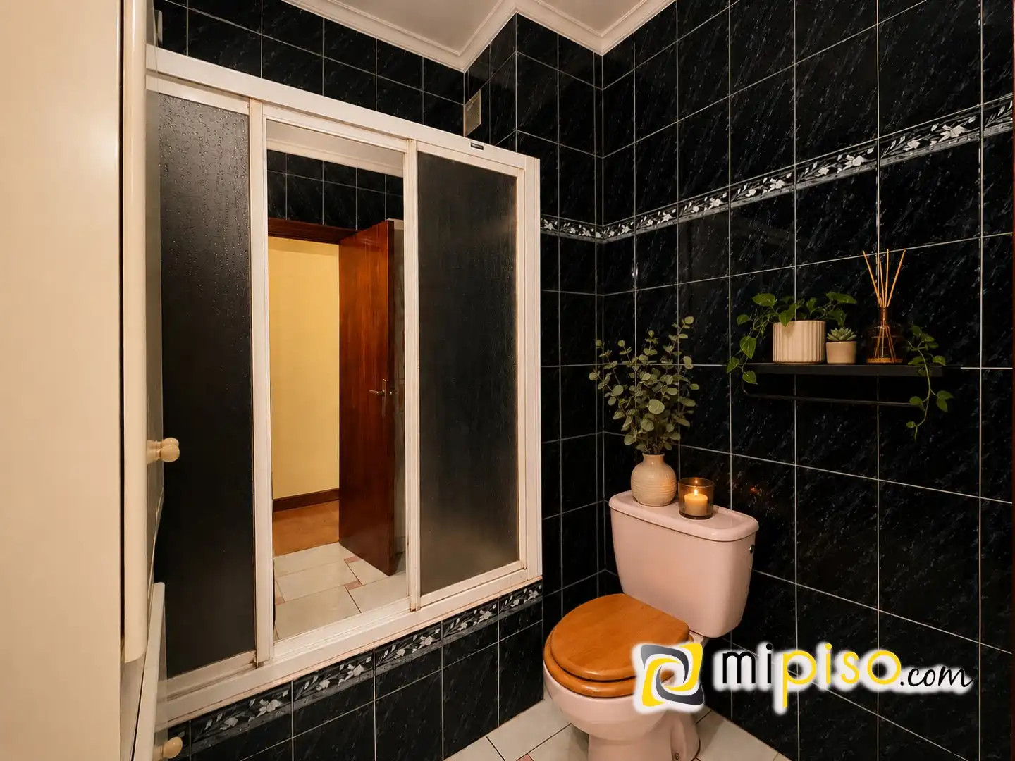 Badezimmer von Wohnung zum Verkauf in Laredo mit Balkon