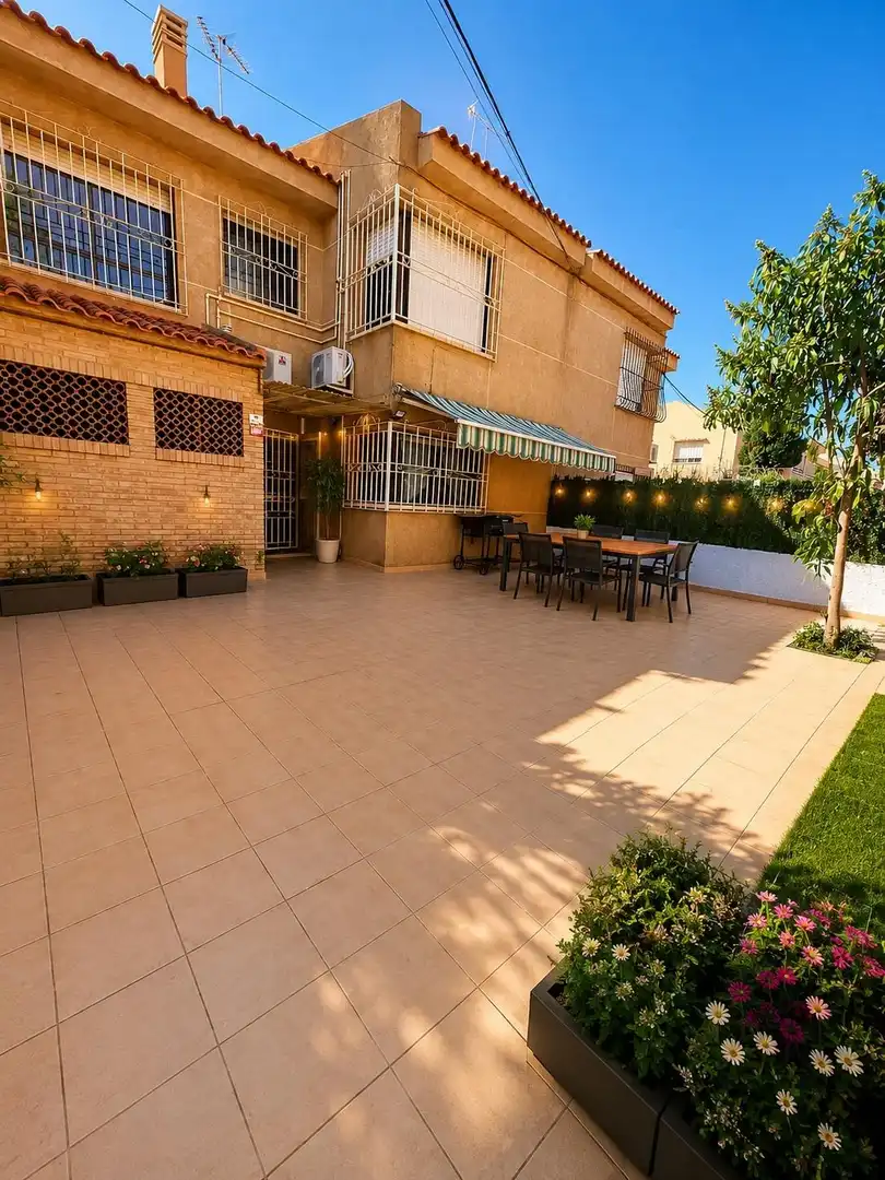Terrasse von Einfamilien-Reihenhaus zum Verkauf in Águilas mit Klimaanlage, Privatgarten und Terrasse