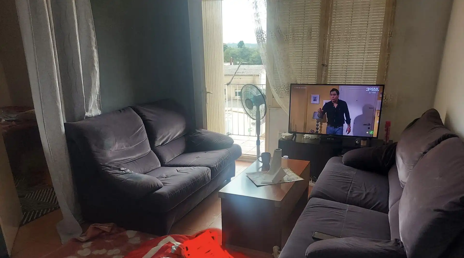 Wohnzimmer von Wohnung zum Verkauf in Salt mit Balkon