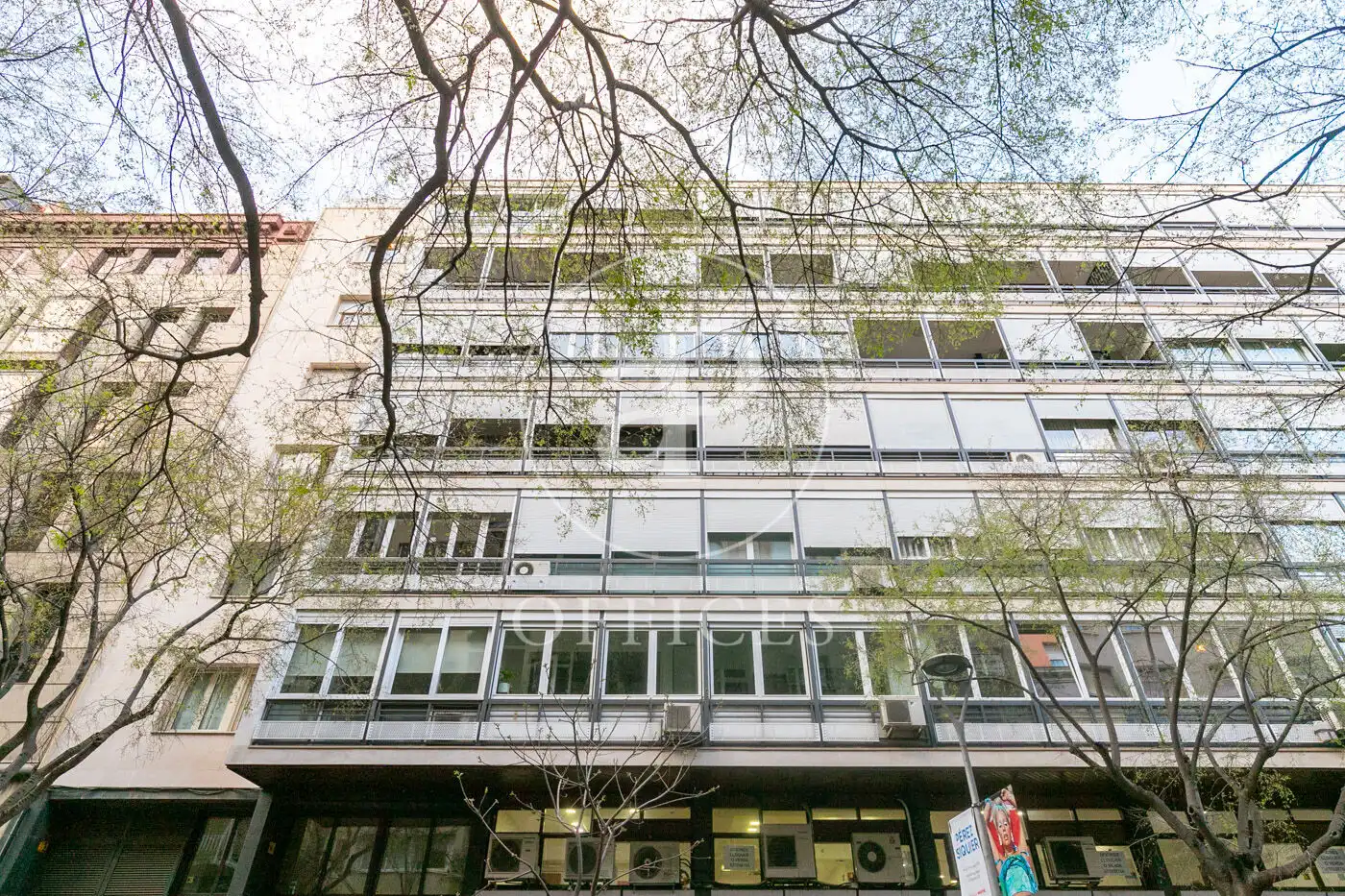 Vista exterior de Oficina en venda en Barcelona amb Aire condicionat i Calefacció