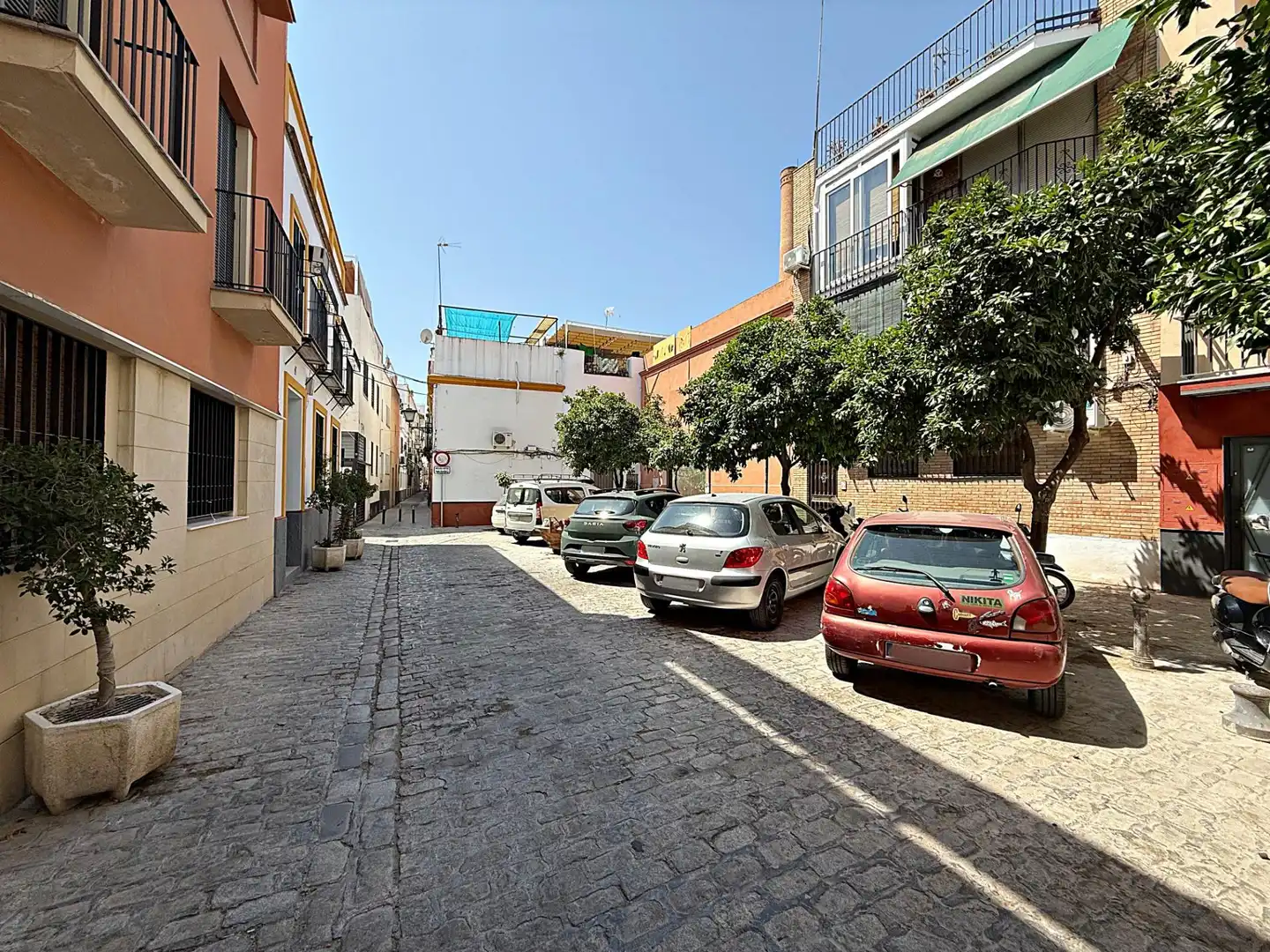 Vista exterior de Garatge en venda en Sevilla