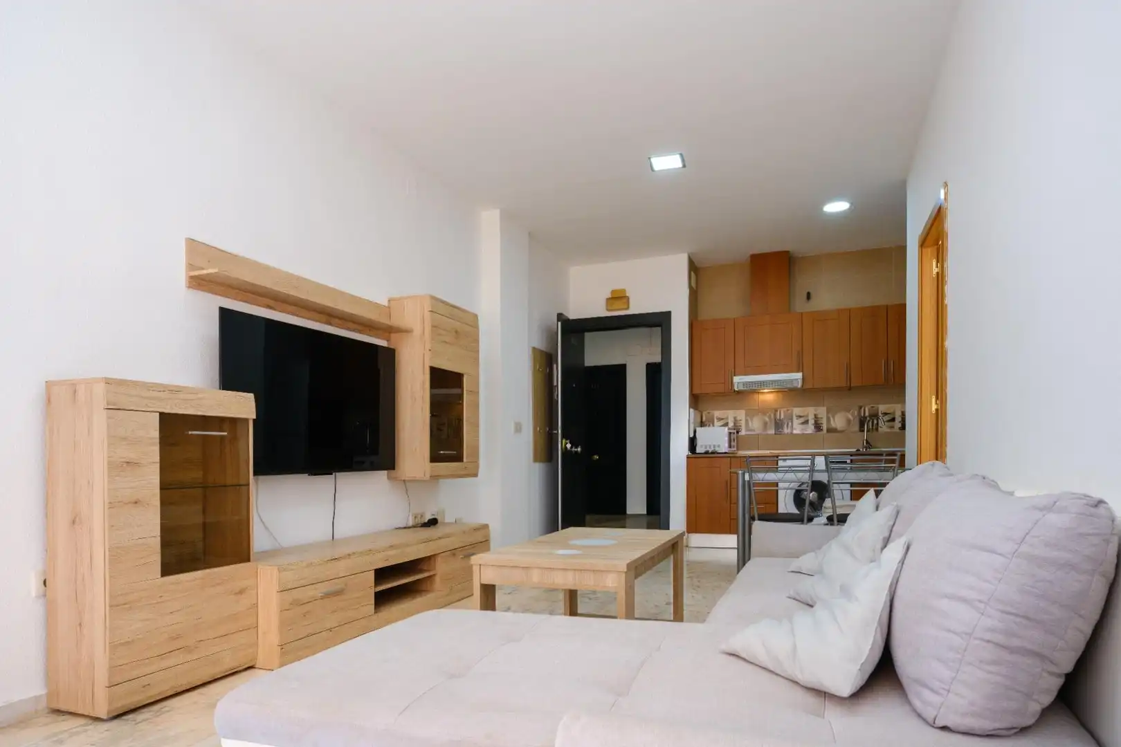 Sala d'estar de Apartament de lloguer en Sevilla amb Aire condicionat, Jardí privat i Moblat