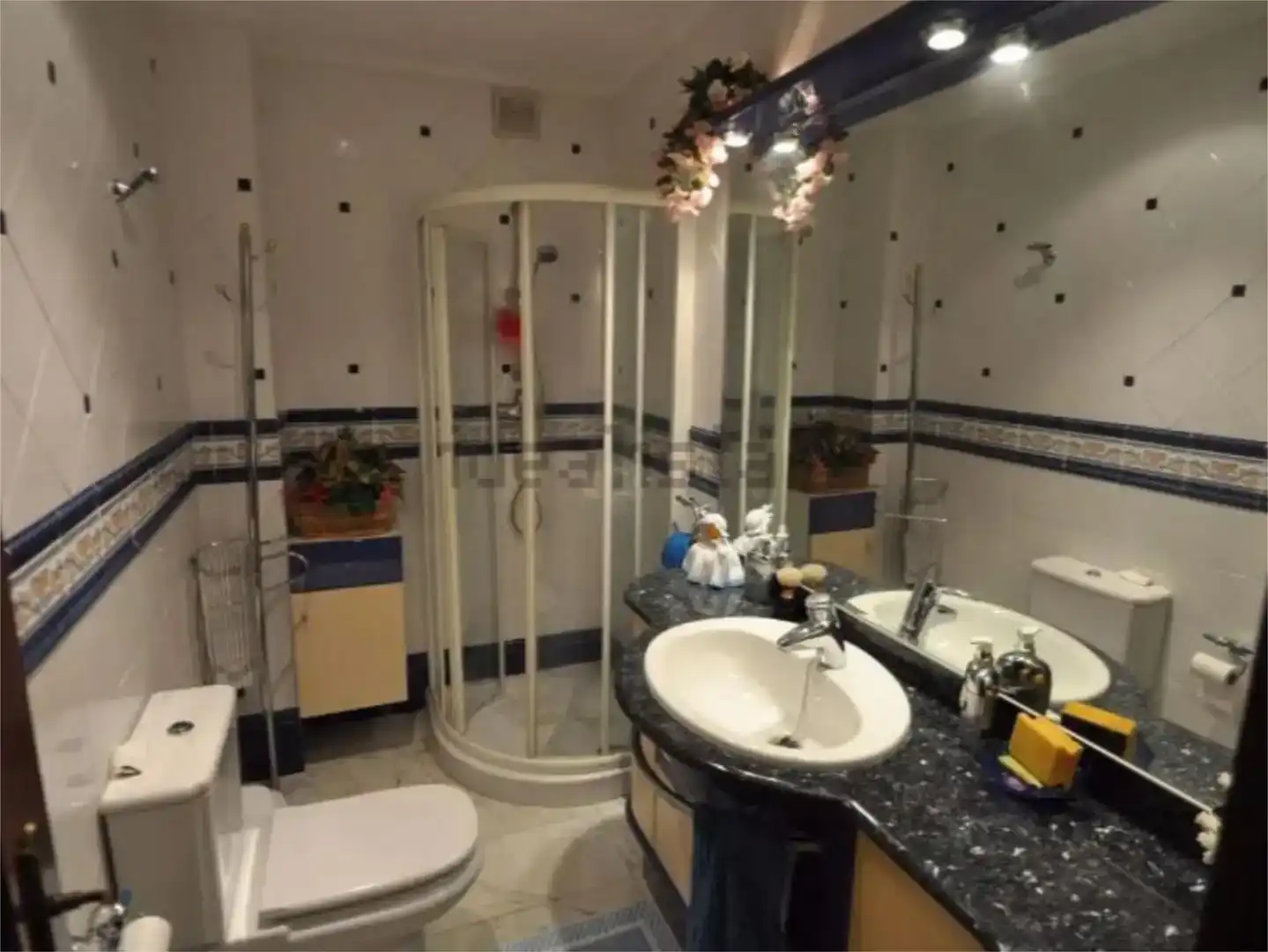 Badezimmer von Wohnung zum Verkauf in Castro-Urdiales mit Privatgarten, Schwimmbad und Möbliert