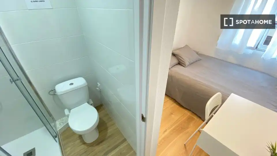 Bedroom of Flat for rent in Madrid  with Air Conditioner, Heating and Furnished