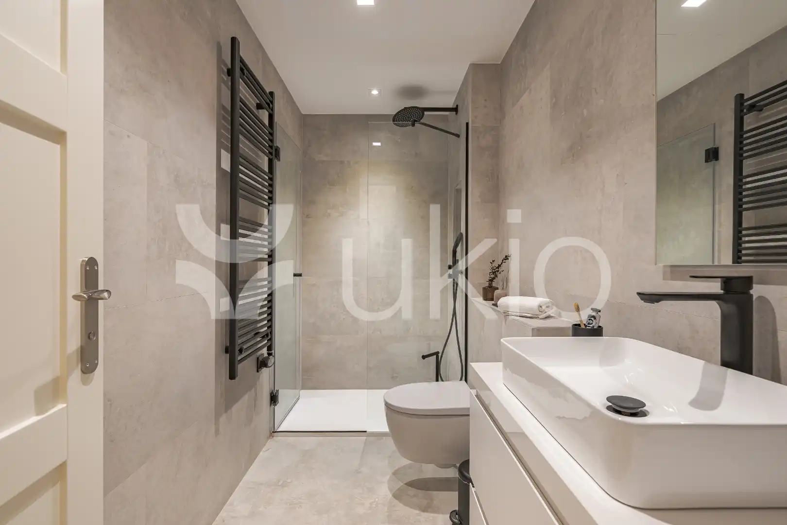 Baño de Apartamento de alquiler en Madrid con Aire acondicionado, Calefacción y Amueblado