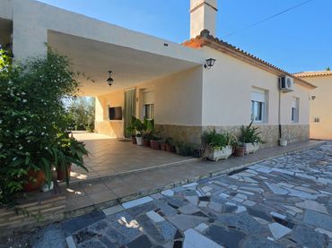 Detached house with pool for sale in El Llombo
