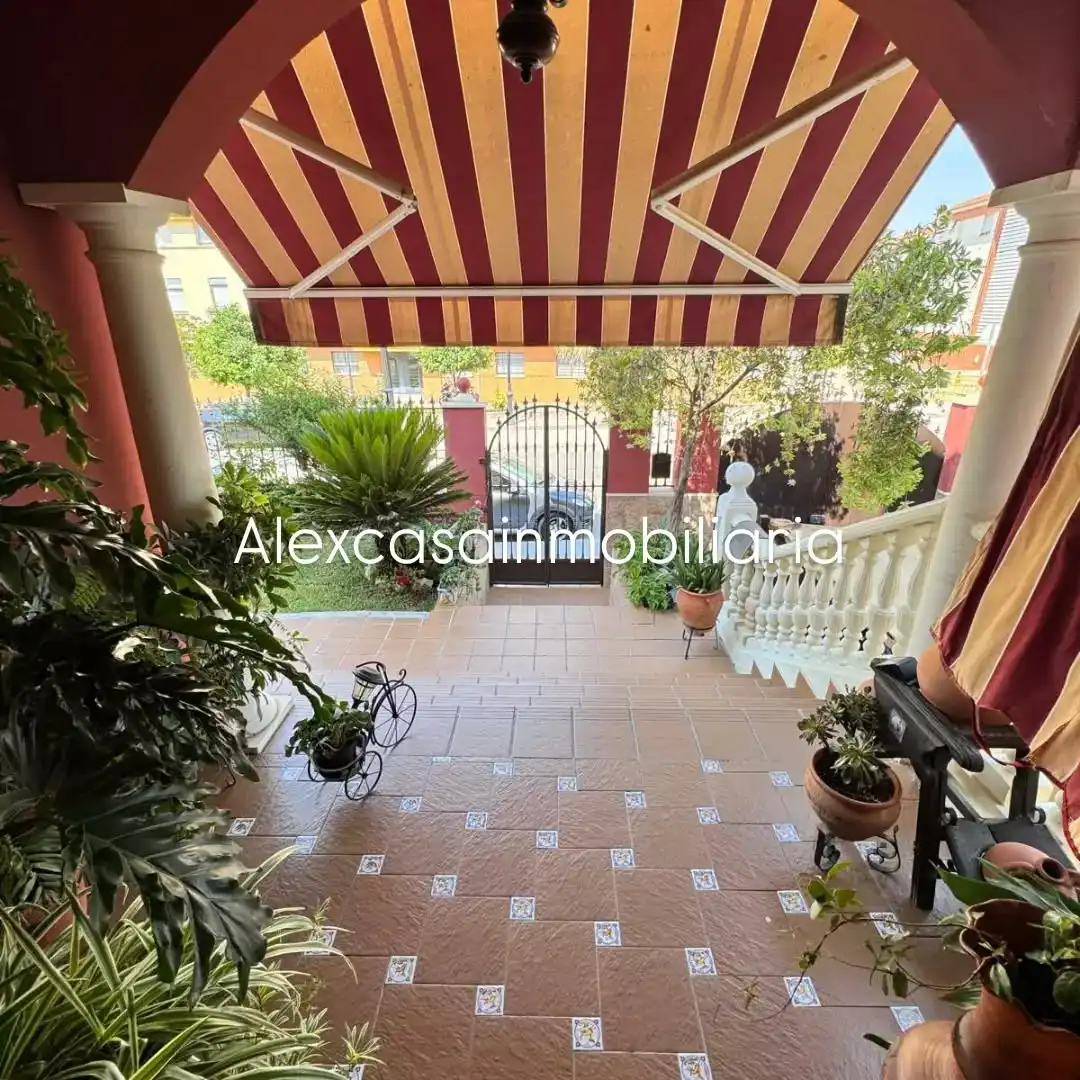 Exterior view of Houses for sale in Cabra  with Air Conditioner, Private garden and Terrace