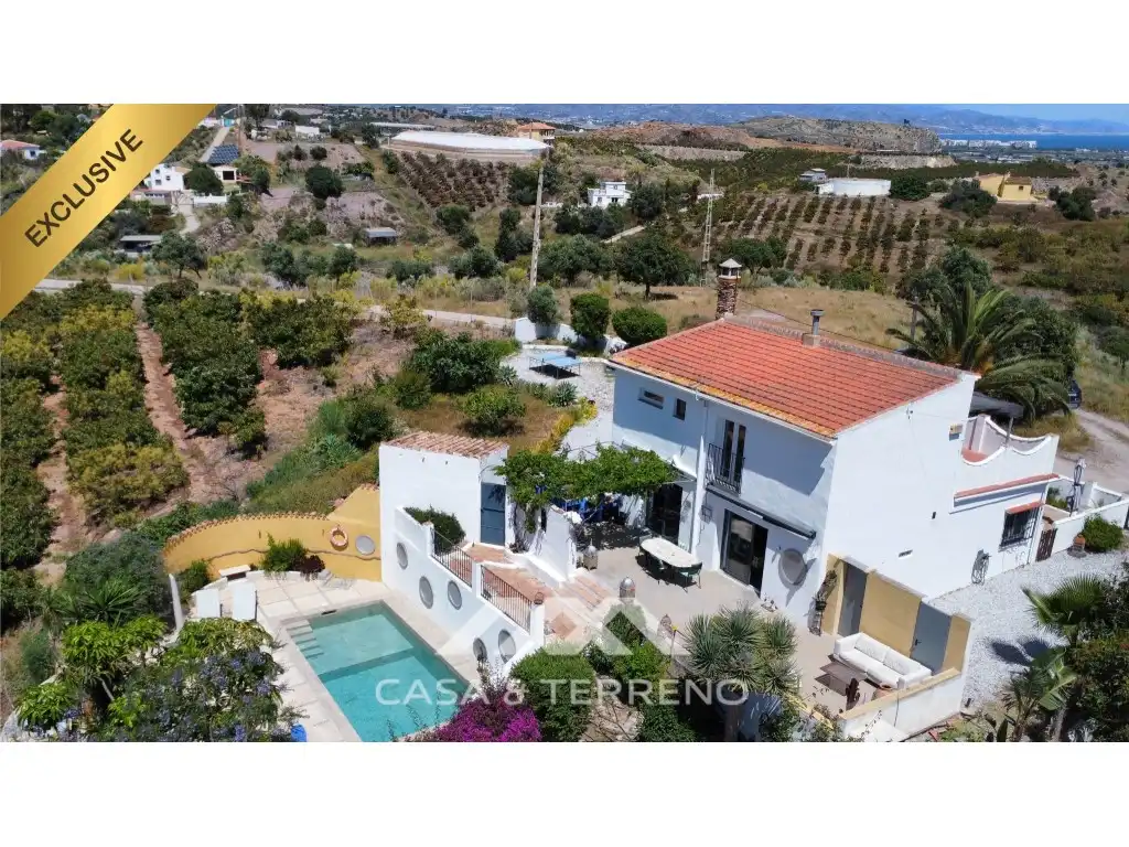Vista exterior de Casa o chalet en venta en Vélez-Málaga con Aire acondicionado, Jardín privado y Terraza
