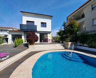 Vista exterior de Casa o xalet de lloguer en Nigrán amb Piscina i Balcó