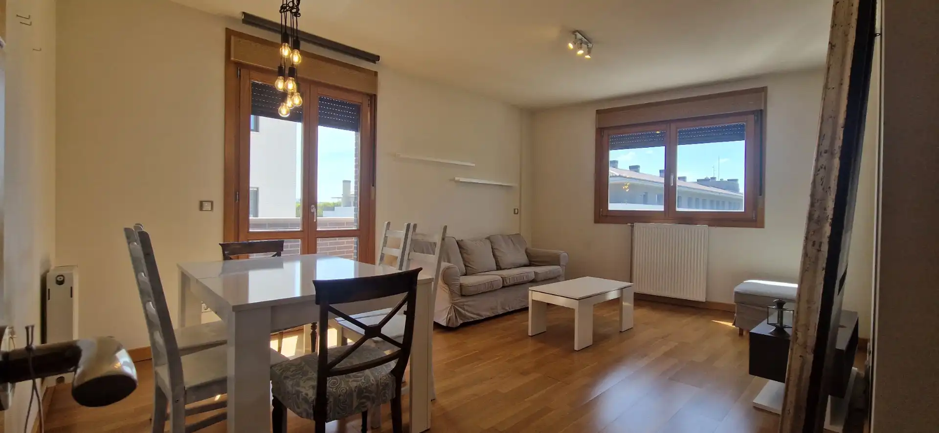 Sala de estar de Piso en venta en Aranguren con Calefacción, Parquet y Trastero