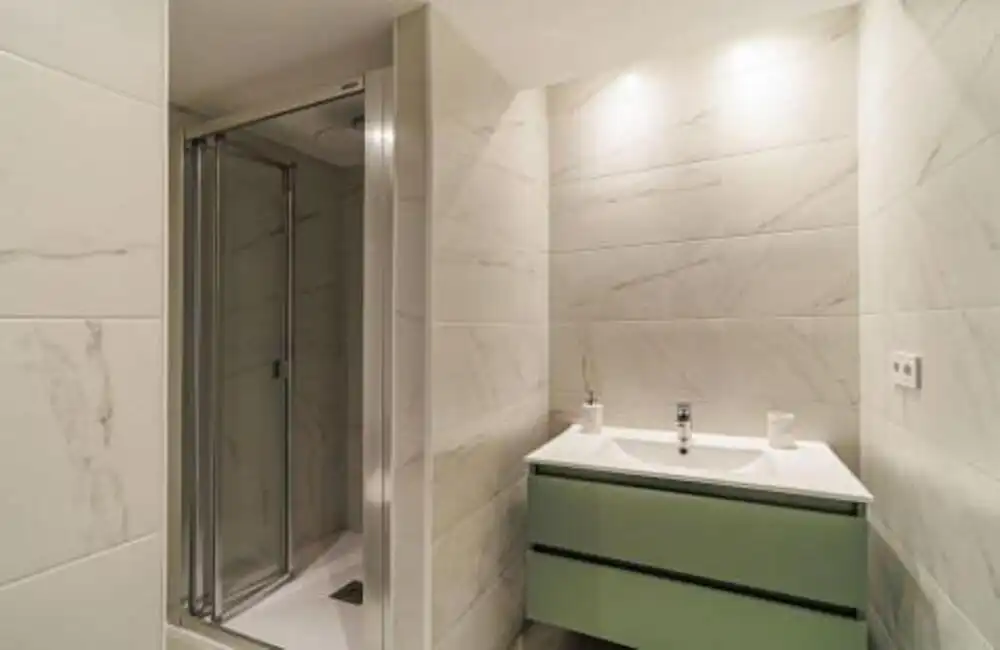 Bany de Apartament de lloguer en Marbella amb Aire condicionat, Terrassa i Piscina