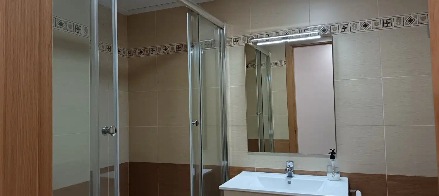 Badezimmer von Wohnung zum Verkauf in Lorca mit Klimaanlage, Heizung und Abstellraum