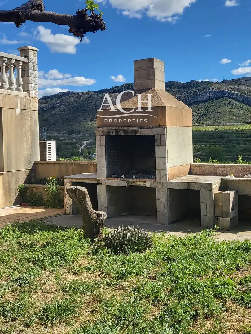 Terrasse von Haus oder Chalet zum Verkauf in Calanda mit Klimaanlage, Heizung und Privatgarten