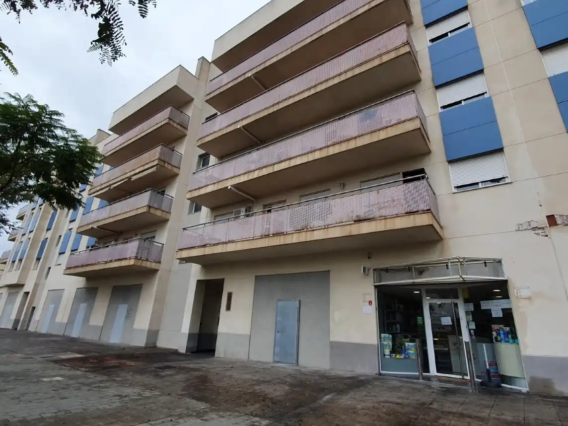 Vista exterior de Local en venta en Paterna