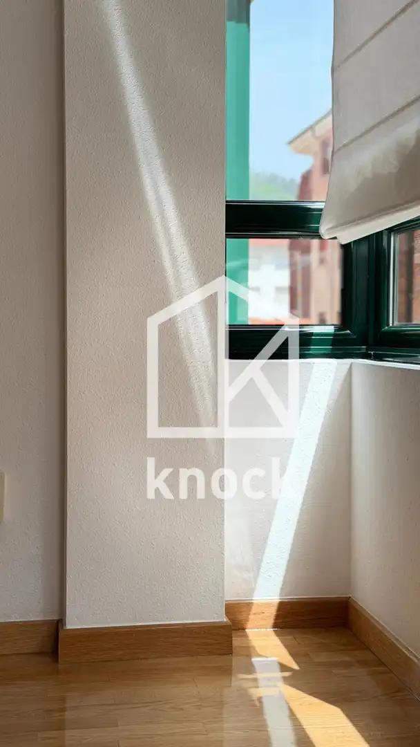 Vista exterior de Piso en venta en Oviedo  con Calefacción
