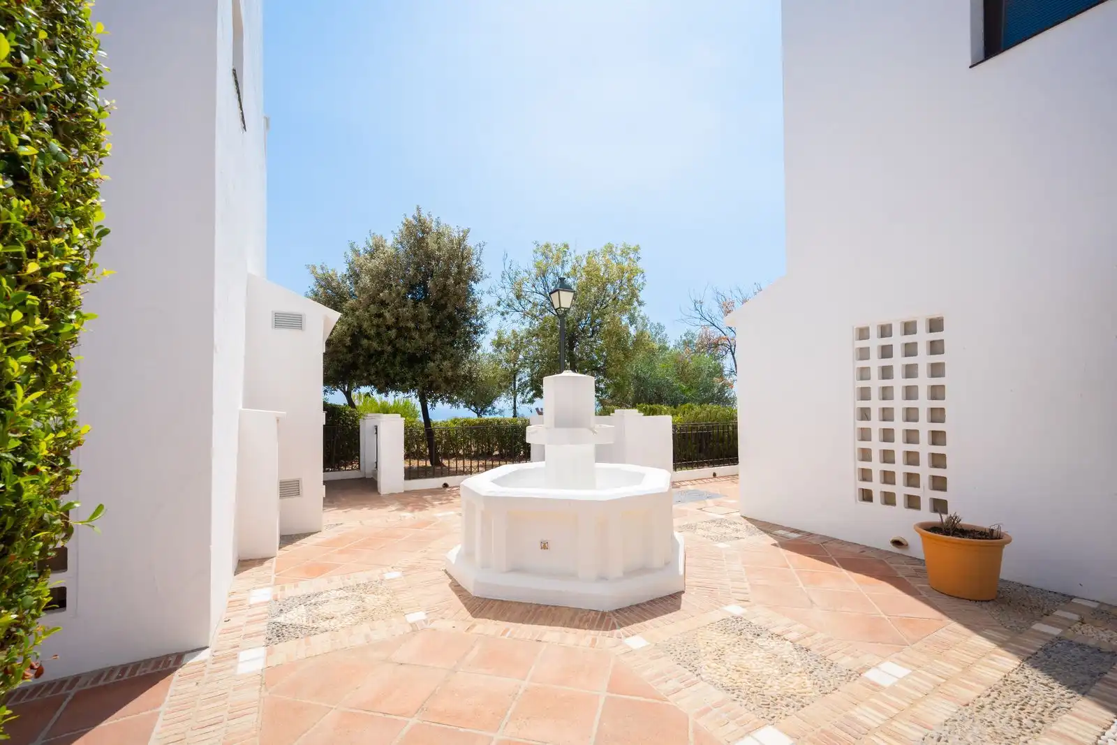 Jardín de Ático en venta en Marbella con Aire acondicionado, Internet y Piscina comunitaria