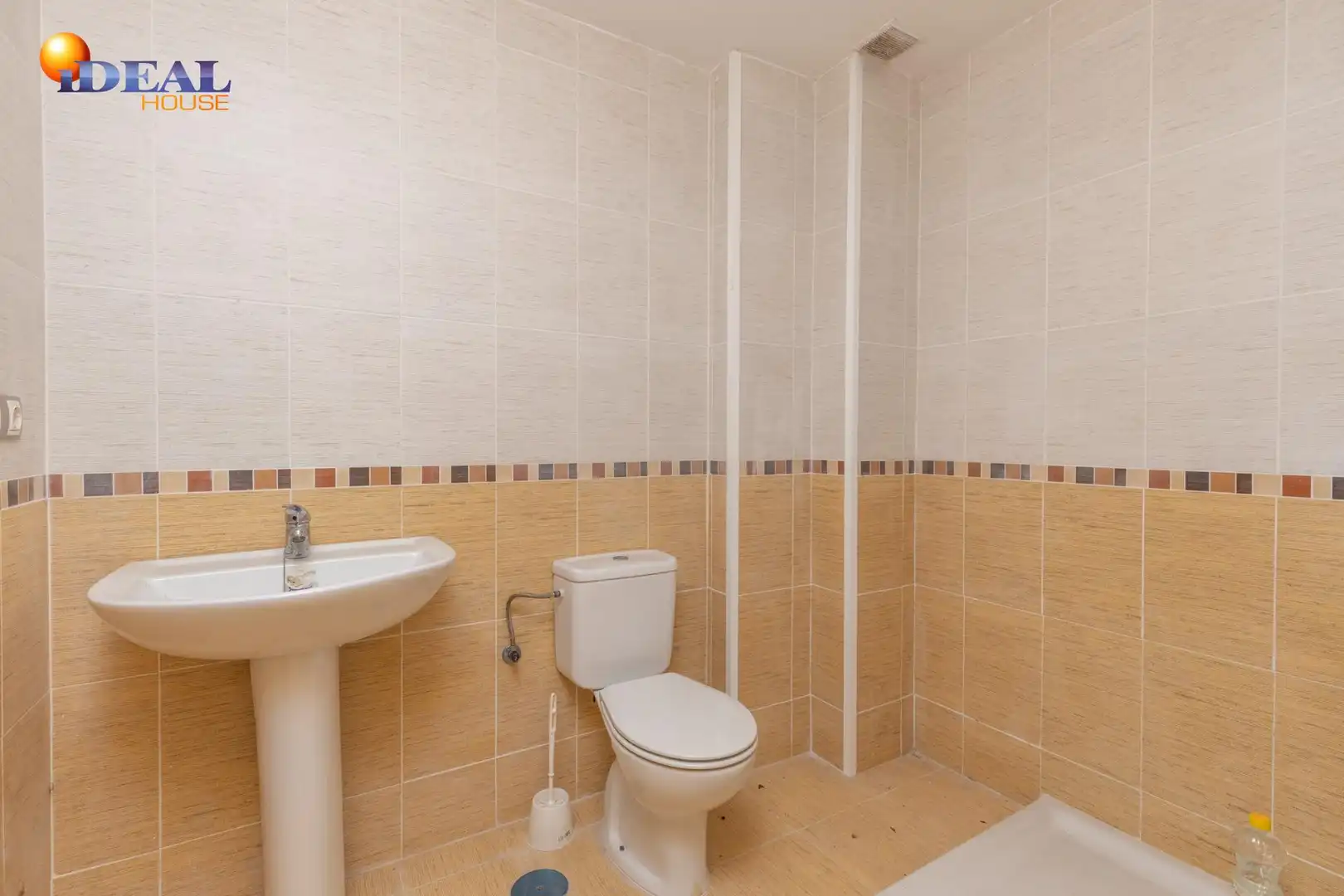 Badezimmer von Wohnung zum Verkauf in Güevéjar mit Balkon