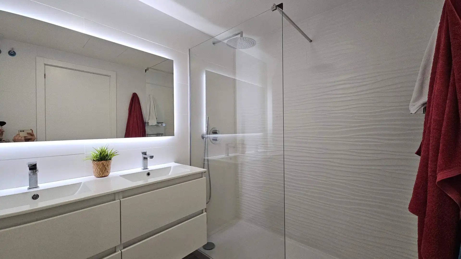 Bathroom of Flat for rent in Badalona  with Air Conditioner, Furnished and Alarm