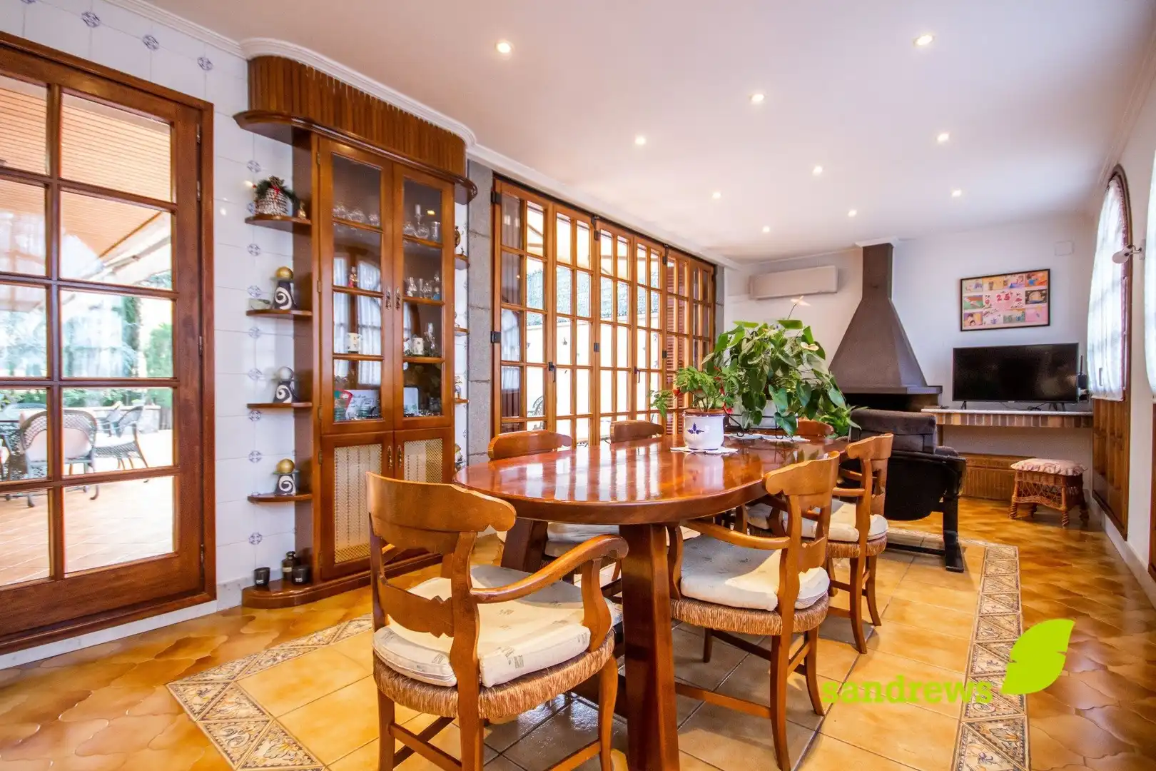 Esszimmer von Einfamilien-Reihenhaus zum Verkauf in Figueres mit Klimaanlage, Heizung und Privatgarten