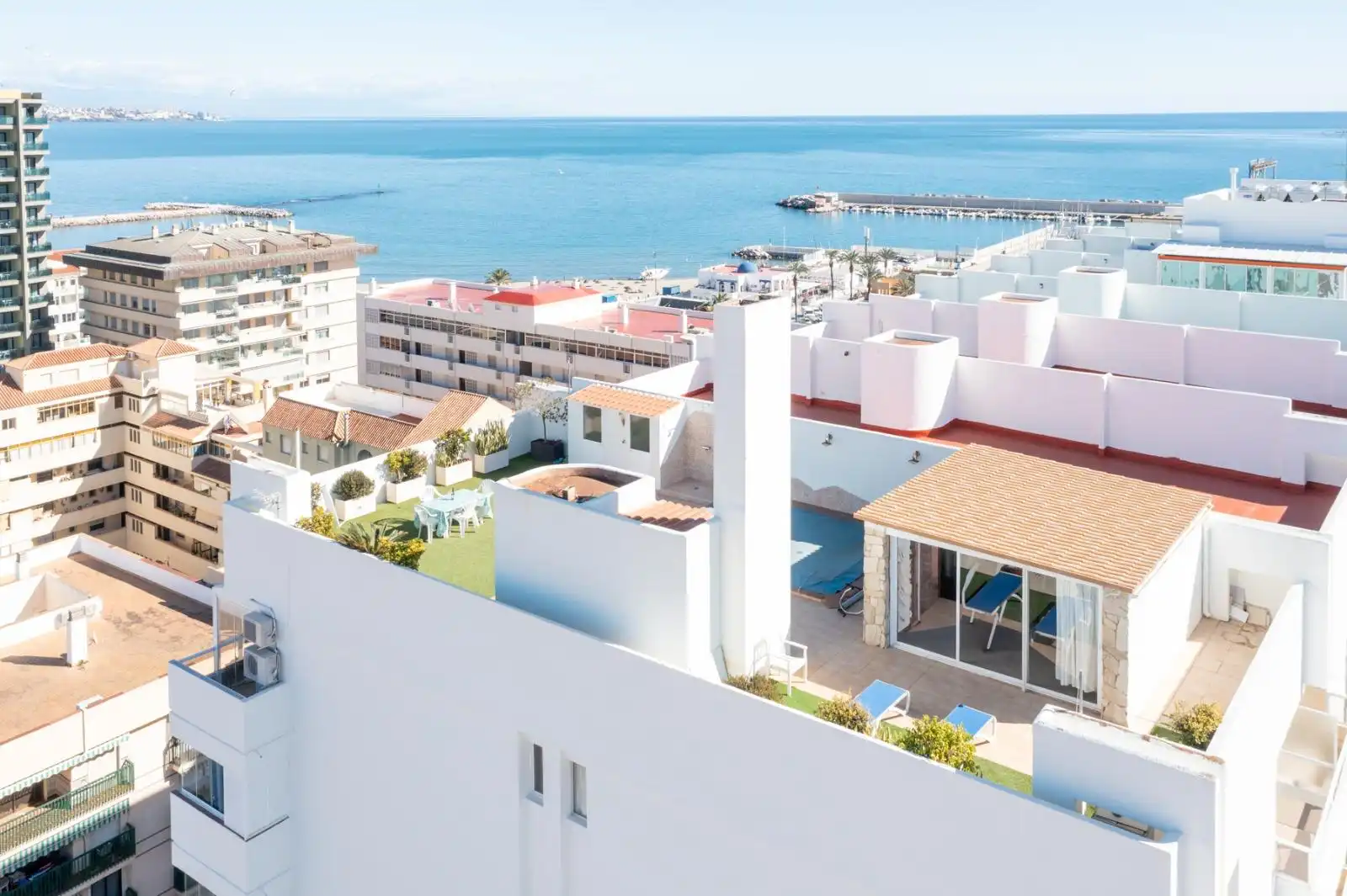 Außenansicht von Dachboden zur Miete in Fuengirola mit Klimaanlage, Heizung und Terrasse
