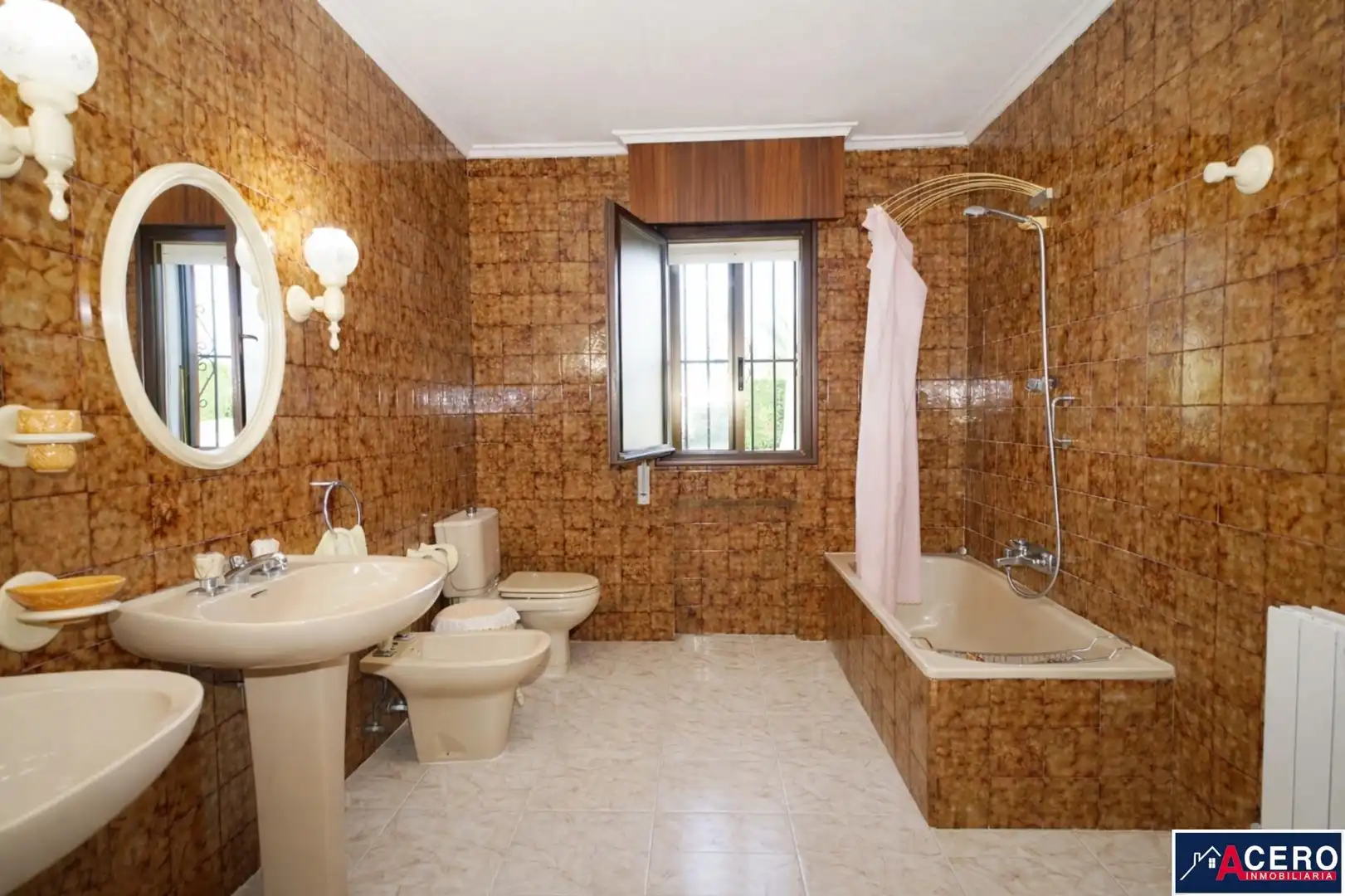 Badezimmer von Haus oder Chalet zum Verkauf in Camargo mit Privatgarten, Parkett und Schwimmbad