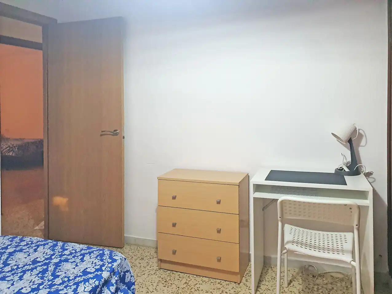Zimmer in Calle de Alozaina, Santa Cristina - San Rafael