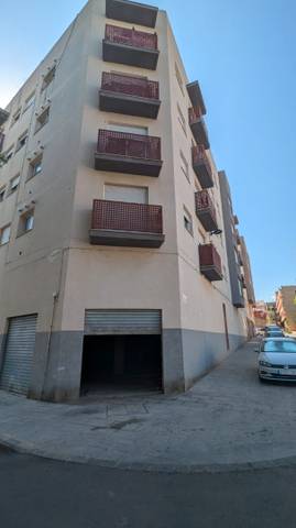 Local comercial en Venta en Carrer de Jesús, 5 en Zona Calle Valencia