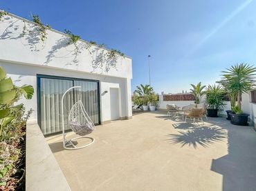 Maison jumelée avec piscine à vendre à Avenida Academia General del Aire