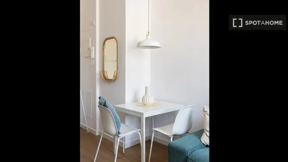 Comedor de Piso de alquiler en Barcelona con Aire acondicionado, Calefacción y Amueblado