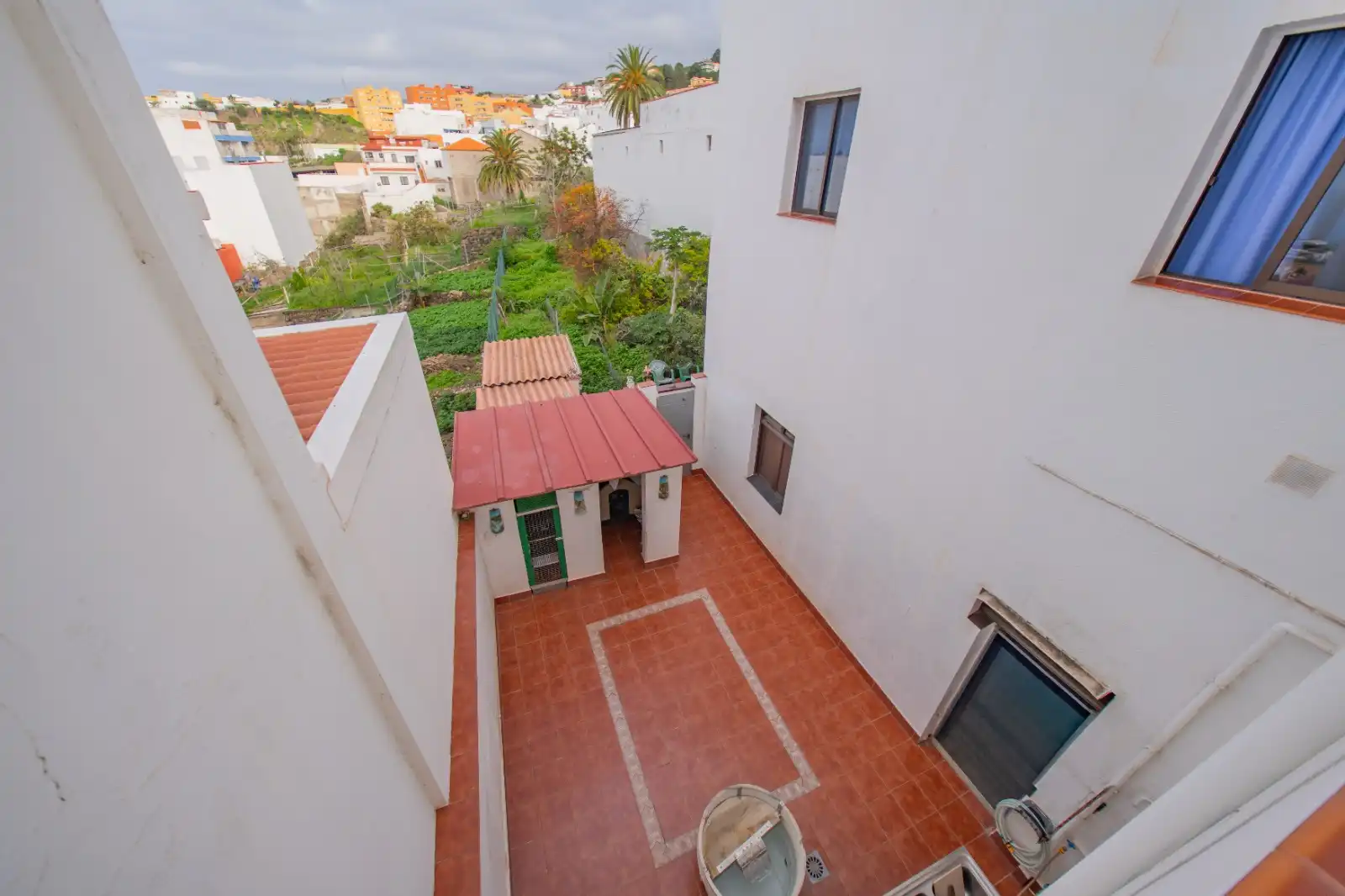 Vista exterior de Casa adosada en venda en Icod de los Vinos amb Terrassa, Traster i Balcó