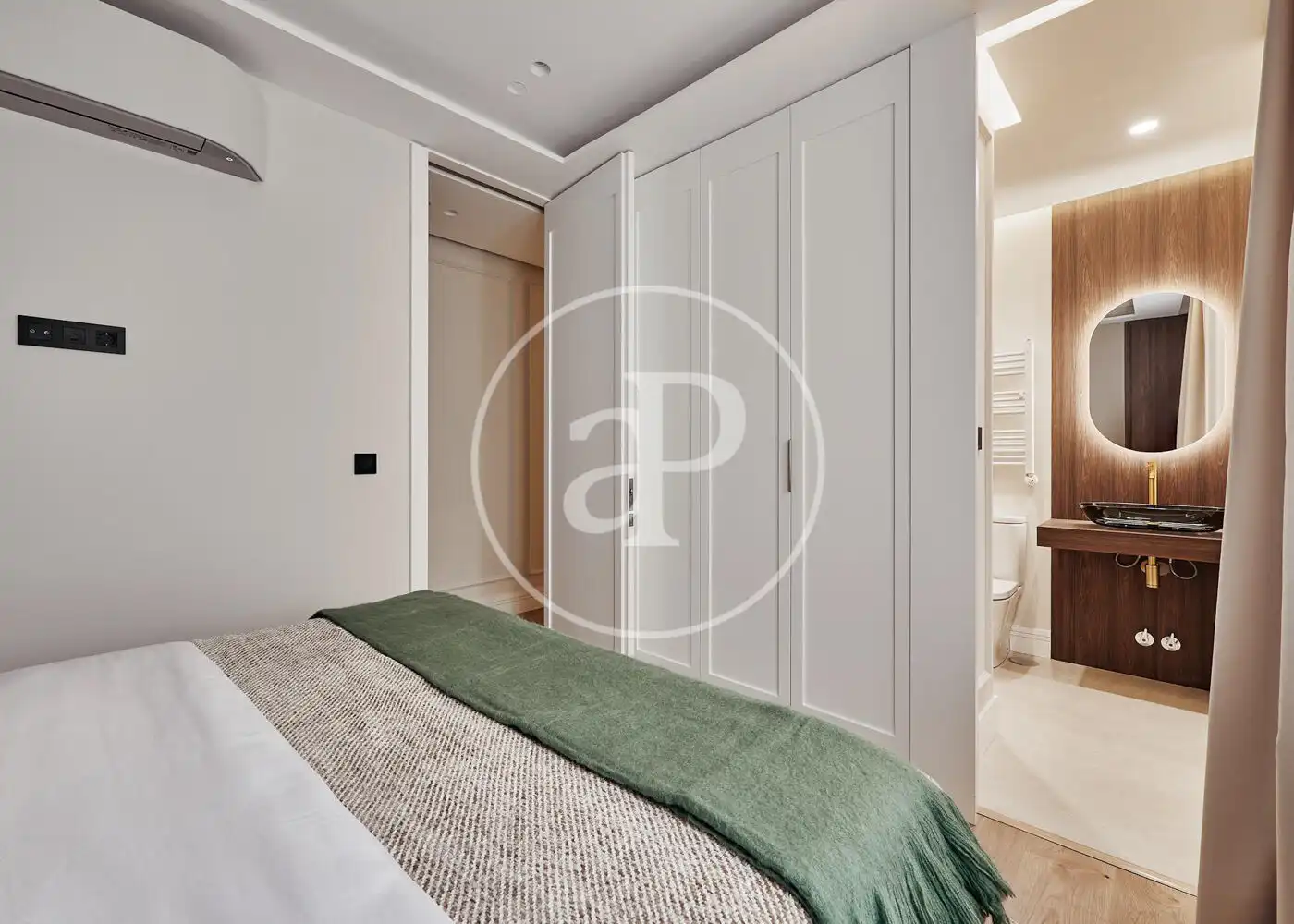 Bedroom of Flat for sale in Madrid  with Air Conditioner, Heating and Furnished