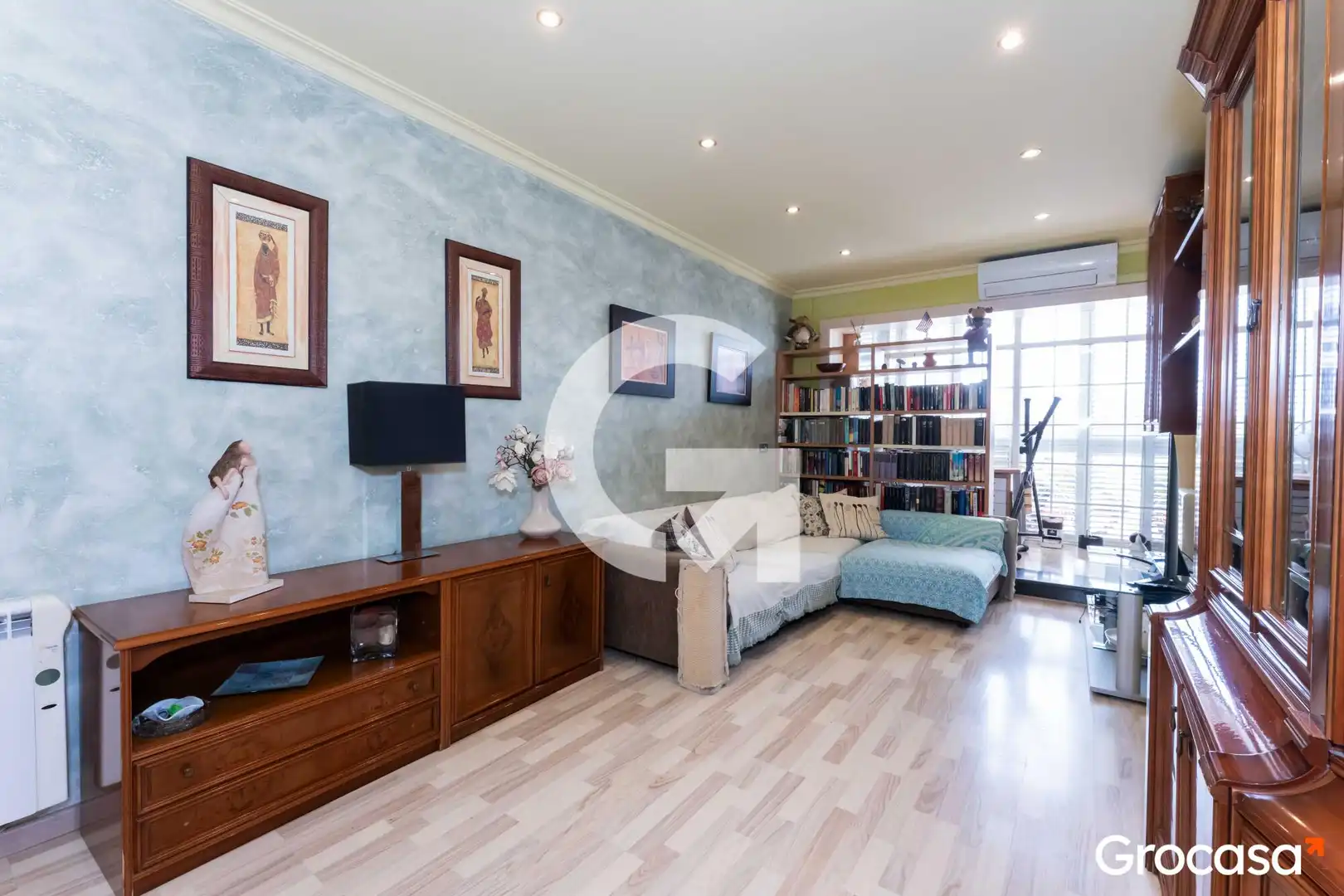 Sala de estar de Piso en venta en Cornellà de Llobregat con Aire acondicionado, Calefacción y Terraza
