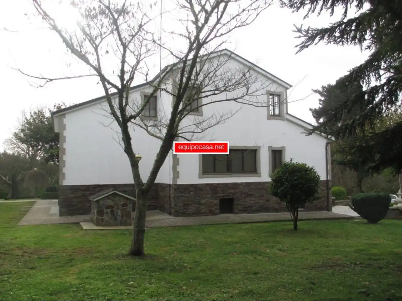 Vista exterior de Casa o xalet en venda en Lugo amb Calefacció, Jardí privat i Parquet