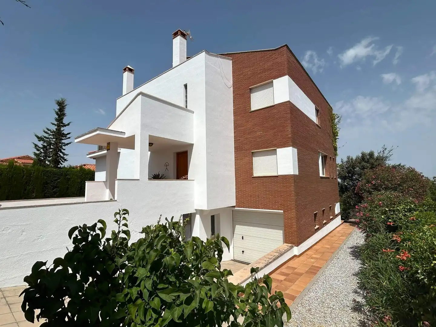 Vista exterior de Casa o xalet en venda en La Zubia amb Calefacció i Jardí privat