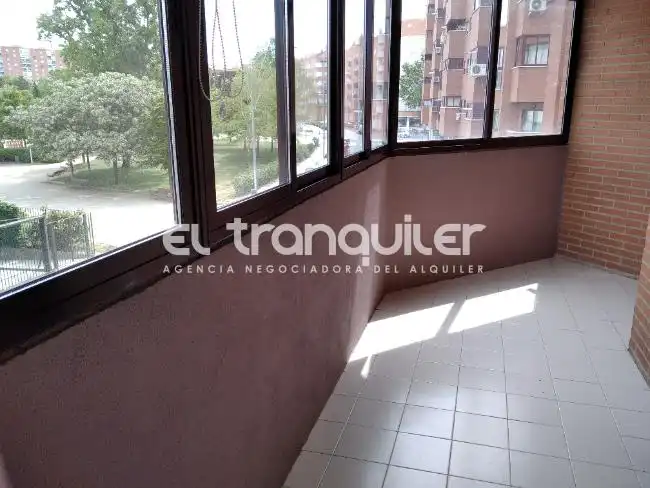 Wohnung zur Miete in Calle LOS PINOS, Prado Santo Domingo - Ensanche