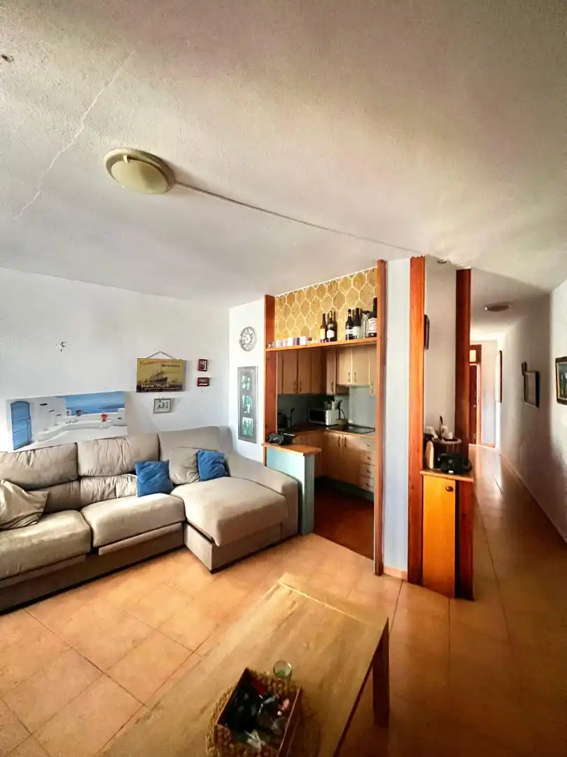 Sala d'estar de Pis en venda en Almería amb Piscina comunitària