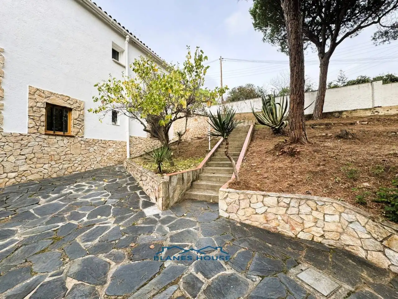 Vista exterior de Casa o xalet en venda en Tordera amb Aire condicionat, Jardí privat i Terrassa