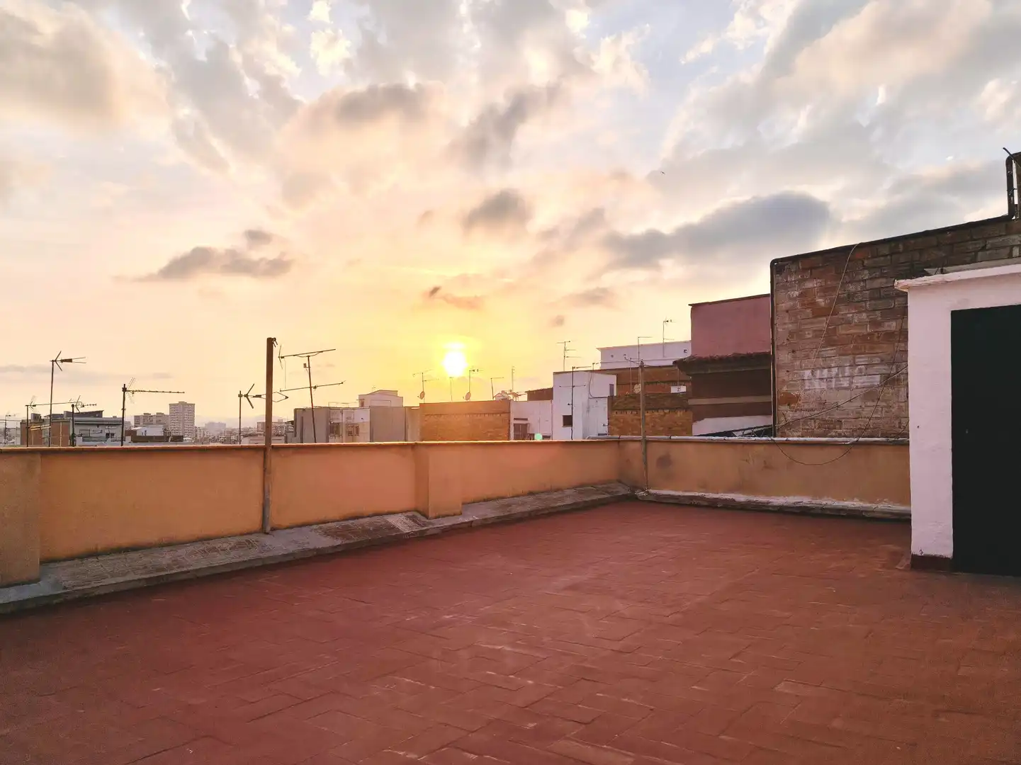 Terraza de Ático en venta en L'Hospitalet de Llobregat con Parquet, Terraza y Trastero