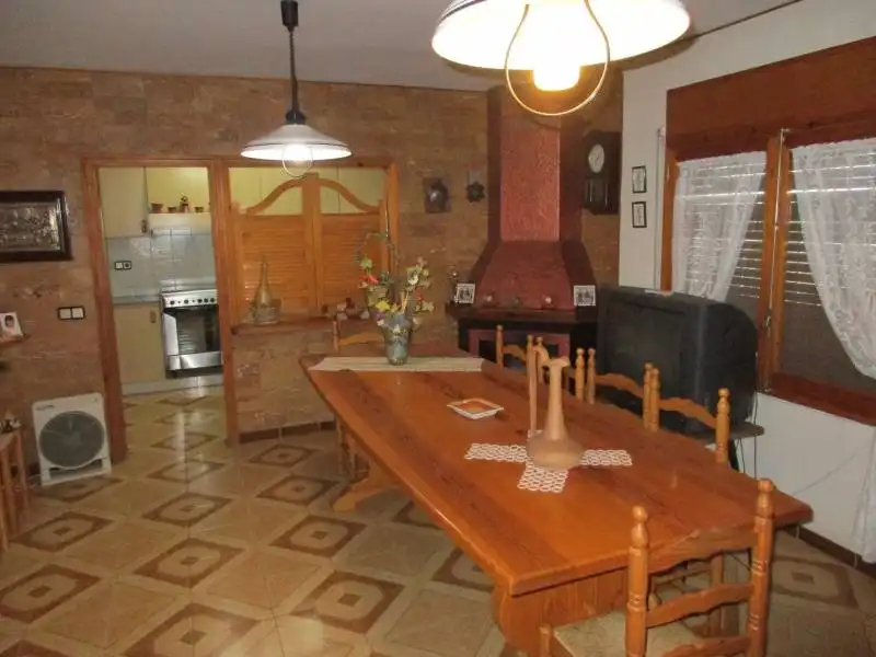Menjador de Casa o xalet en venda en L'Aldea amb Aire condicionat, Jardí privat i Terrassa